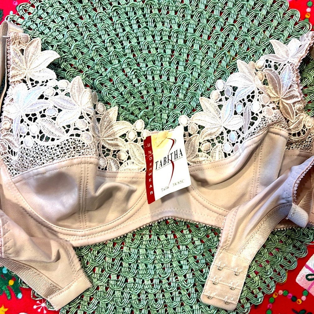 NWT underwire bra size 38 C. 70% polyester and 30% cotton.